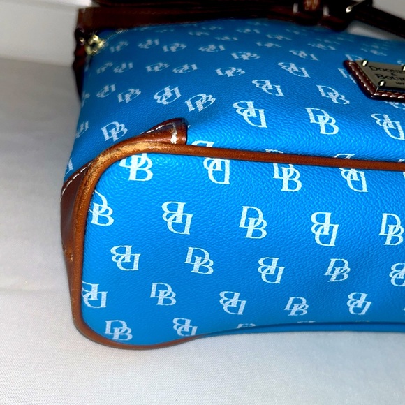 Dooney & Bourke “Gretta“ Blue & White Monogram Crossbody Bag | Leather - Picture 4 of 13